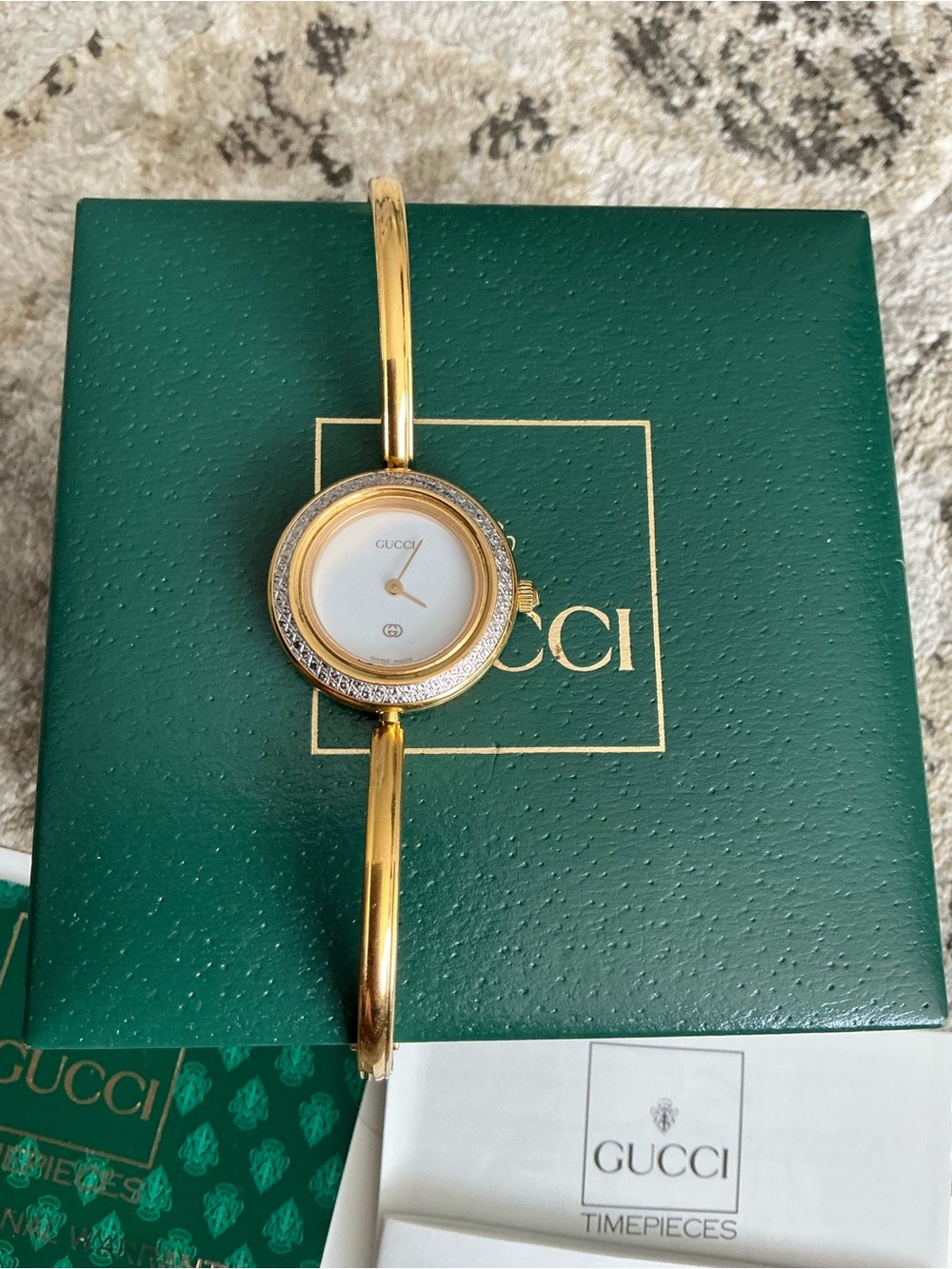 Gucci DRESSY Bangle Watch set with Interchangeable bezels❤️🔥❤️🔥❤️🔥 - Picture 11 of 15